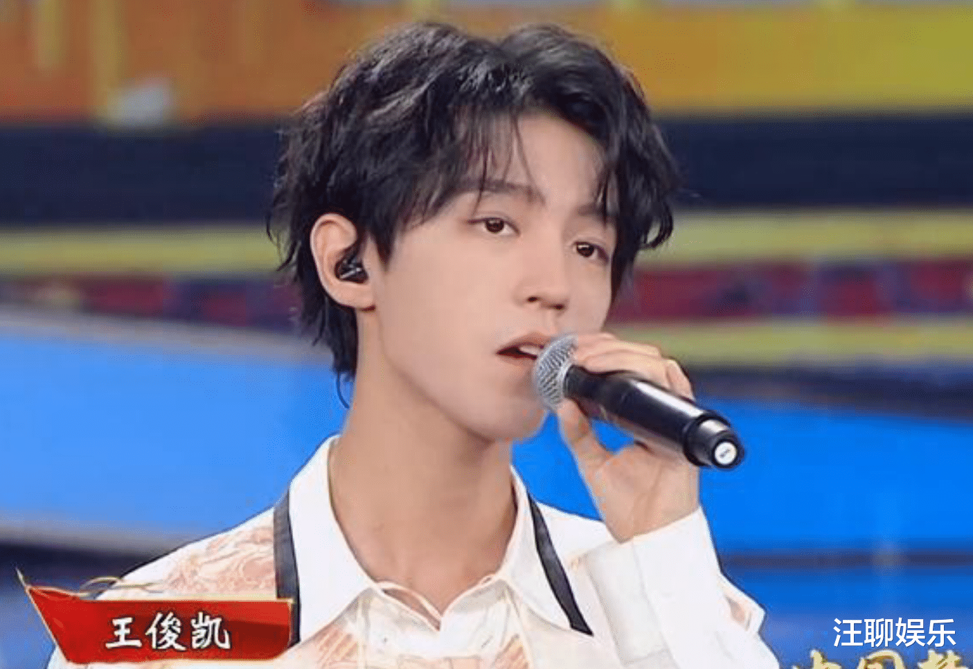 迪丽热巴|国庆晚会：热巴颜值下滑，易烊千玺发腮明显，央视镜头下无所遁形