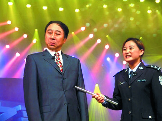 [贾玲]冯巩带了10年都不火，沈腾带了2年火了，如今已6次上春晚身价21亿