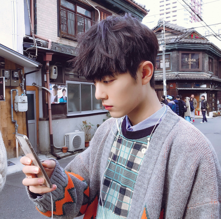 杨紫@不是谁都可以拍抗疫剧,看到演员名单:不是火就能演!