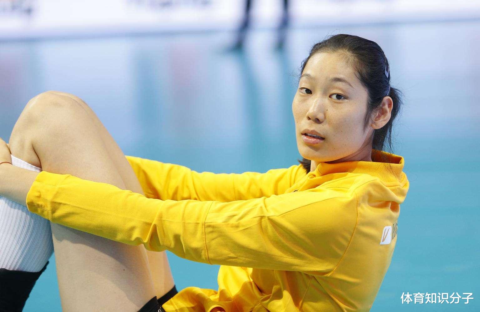 「女排」女排家庭背景差距大！她的父亲工地打工养家，富二代坐拥千万豪宅