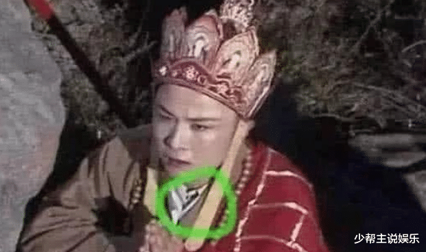 『穿帮镜头』“笑到抽筋”穿帮镜头，玩具马我忍了，张蓝心这是要干什么？