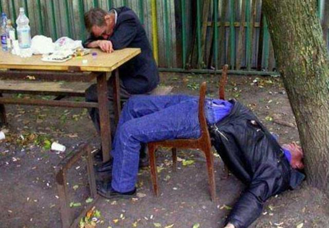 『司法拍卖』前夜烂醉，男子第二天气绝身亡，家属：7个酒友赔我80万