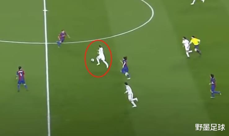 「梅西」皇马44岁传奇又火了一把：若不是哈维出手，他差点让梅西“吃土”