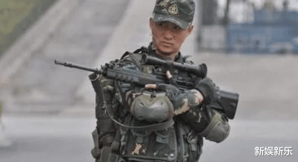 关晓彤|吴京什么来头，居然能借到真的军用武器，军方的回答让人不得不服