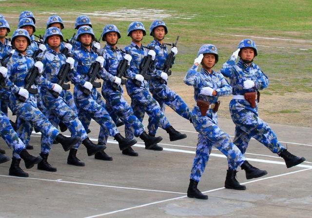 海军陆战队|最失败的迷彩服，战场上就是活靶子，到底图什么？