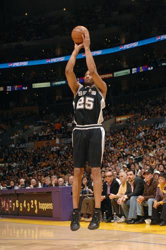 「罗伯特·霍里」史上最成功的角色球员！比乔丹还多一个冠军，7枚戒指无一打酱油