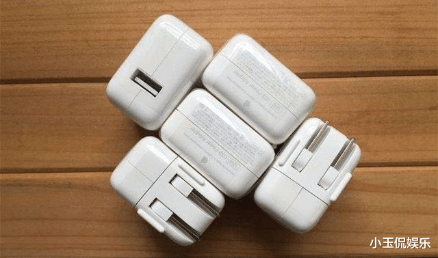 充电器|iPhone12不配充电器，出现的后果有点严重！