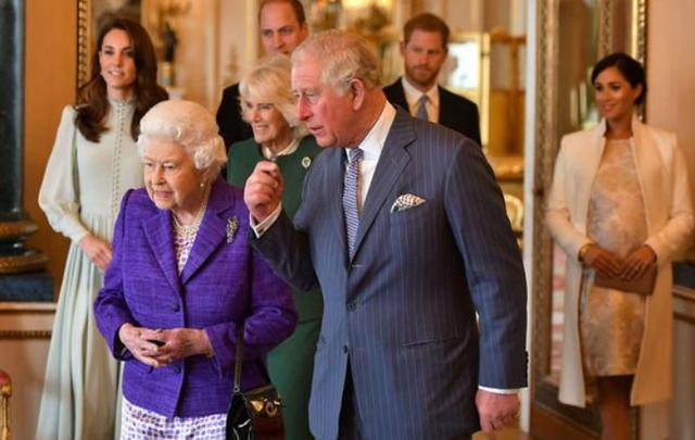 英国|卡米拉和查尔斯按王室传统属于无效婚姻,当不了王后?女王太精明