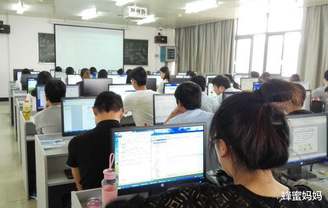 蜂蜜|将来10年内，就业“最顺利”的3个专业，每个都是抢手“香饽饽”