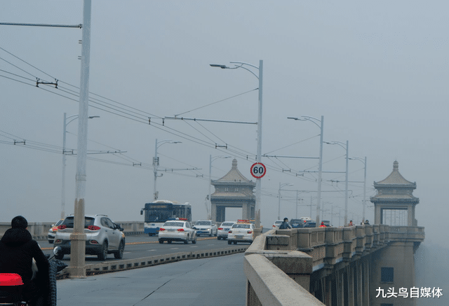 九头鸟自媒体 重返武汉!疫情爆发近一年之际,武汉处处充满了“人间烟火气”