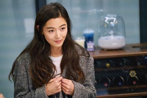 发型|告别大波浪，这三种发型，减龄又时髦