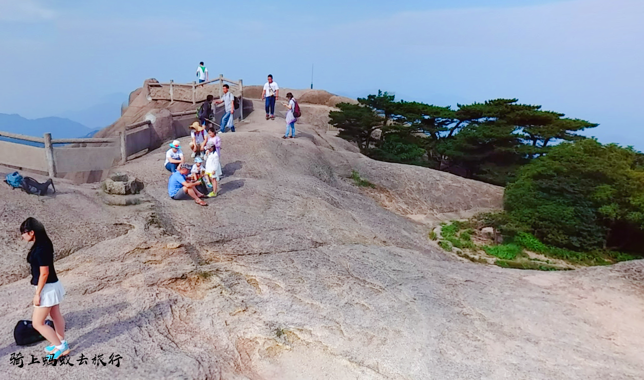 『丹霞地貌』安徽最有名的景点，被称为“天下第一奇山”，当地方言特别有意思