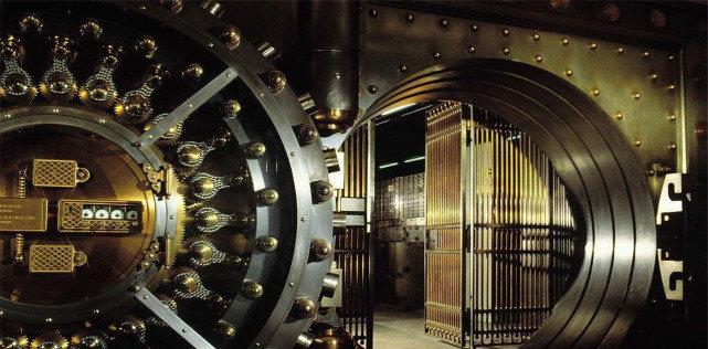 美国@美国称霸全球！叫嚣任何国家都敢打，俄专家：这4国，敢打哪个？