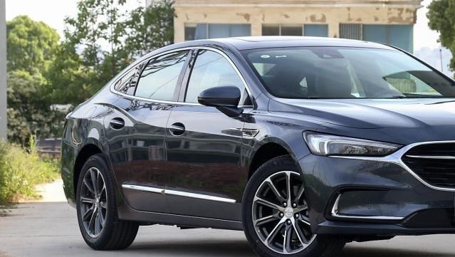 大众帕萨特|“伪豪车”发力，销量暴涨了6倍，长5米起步241马，帕萨特买早了