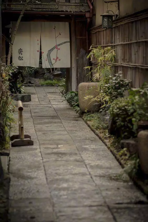 一处院门，美了整个院子。 ?