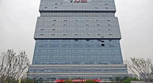 刘强东|刘强东最“信任”的员工，跟随他18年，曾经月薪600，现在多少？