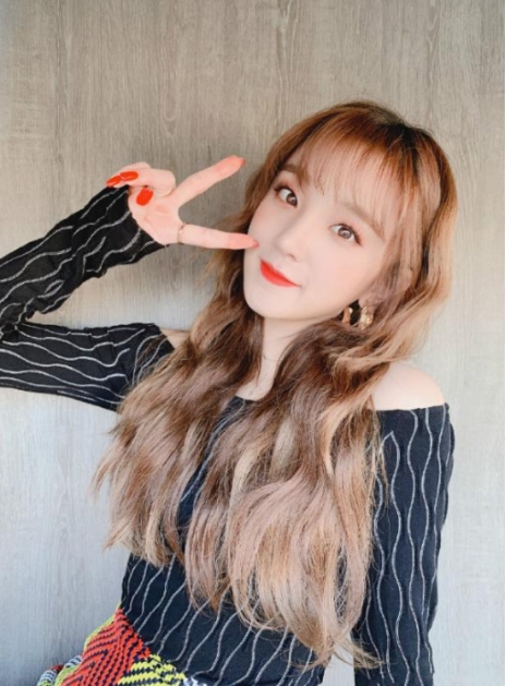 宋雨琦|有一种“整容”叫宋雨琦卷发拉直,看到照片后:真的很美!