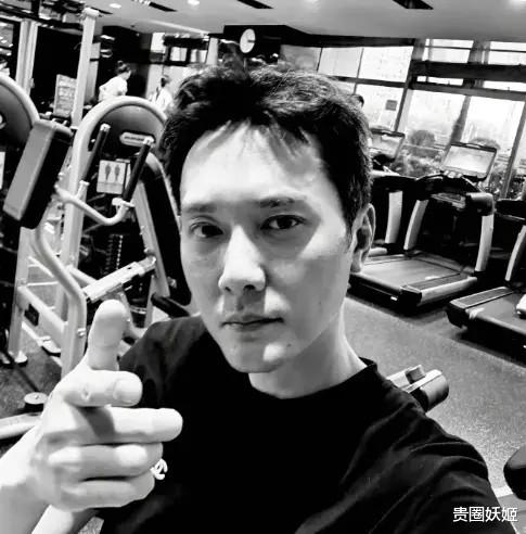 赵丽颖|产后怎么了？赵丽颖路透瘦骨嶙峋惹人疼，冯绍峰叫老婆多吃点才是