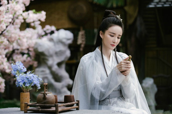 刘玥霏|32岁\明玉格格\晒近照，为摆脱抑郁改名两次，称自己不肯长大