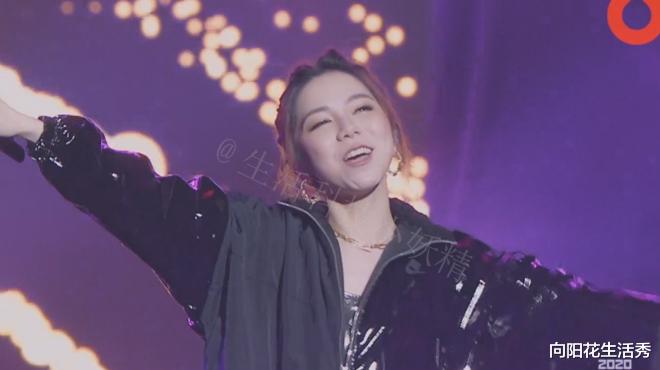 演唱会|辛巴四兄弟单膝跪下致谢，现场放出狠话：多平台切磋！