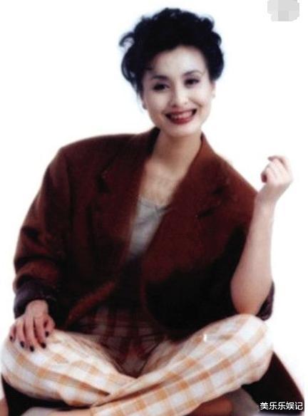 黄宏|24次荣登春晚的黄宏，“瞒”了31年的演员老婆，原来我们都熟悉