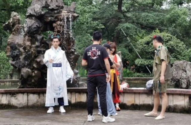 奔跑吧兄弟■《奔跑吧》即将迎来最帅的男嘉宾，知道是他后，蔡徐坤恐怕要失宠了