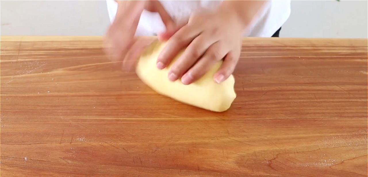 面包|家常版小面包做法，不用烤箱，出锅蓬松暄软，又香又甜