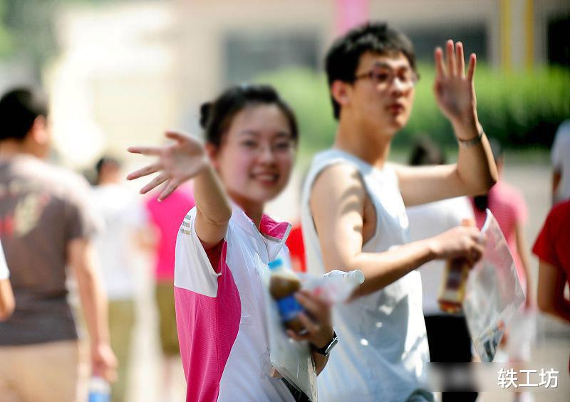 「数学」上了高中后,女生成绩更容易下滑?老班主任“揭秘”四点原因