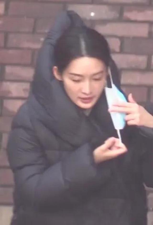 李沁@李沁复工拍戏，看到助理为她准备的饭，才知女明星的身材管理多严格