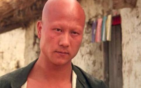 「计春华」2018年，李连杰好友计春华去世，“妻子”彩霞却放话：没见过