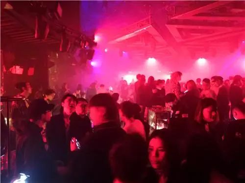 『额温枪』长沙酒吧恢复营业后，店里第一位上台的DJ：再见到这些人有点想哭