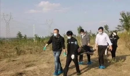 #靖边#还是人吗？儿子竟将79岁瘫痪母亲活埋墓坑，现场视频曝光