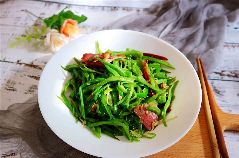 祛湿▲天然“祛湿菜”被找到,隔三差五吃,排出体内湿气,大肚腩变小了