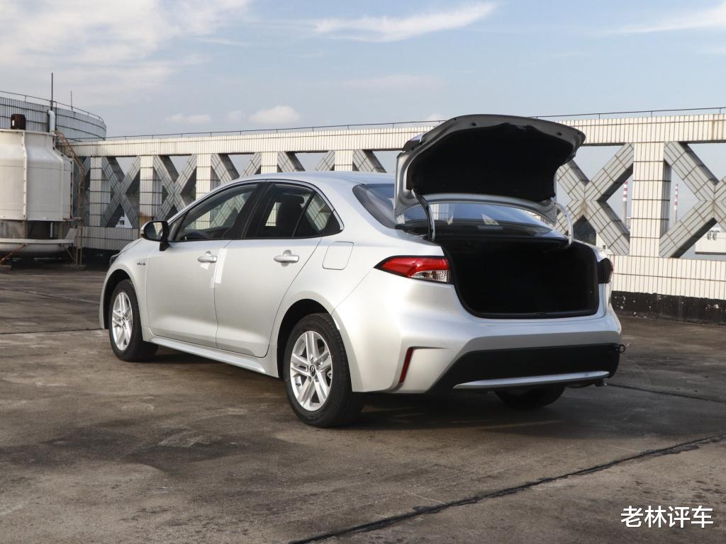 丰田雷凌|了不起的“舒适王”！一公里油耗2毛4，已征服100万车主