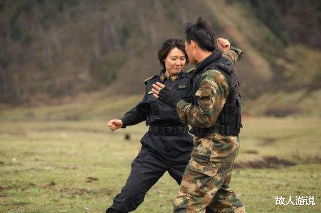故人游说|她17岁进入女子特警队，现在已是大校军衔，却嫁给了普通保安