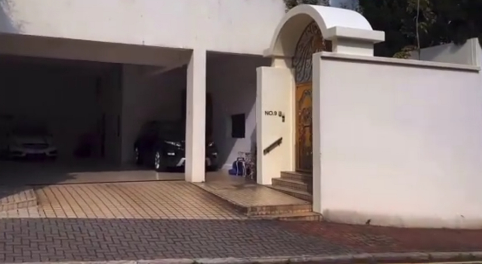 『香港』刘嘉玲香港山顶别墅曝光，光装修就花了2个亿，网友：富婆本人！