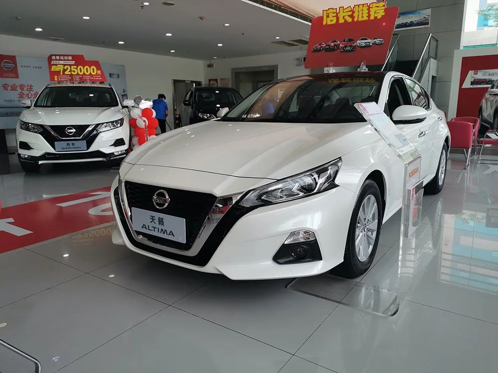 【法系车】20万落地，探店对比雅阁、凯美瑞、天籁、阿特兹，有啥优缺点？