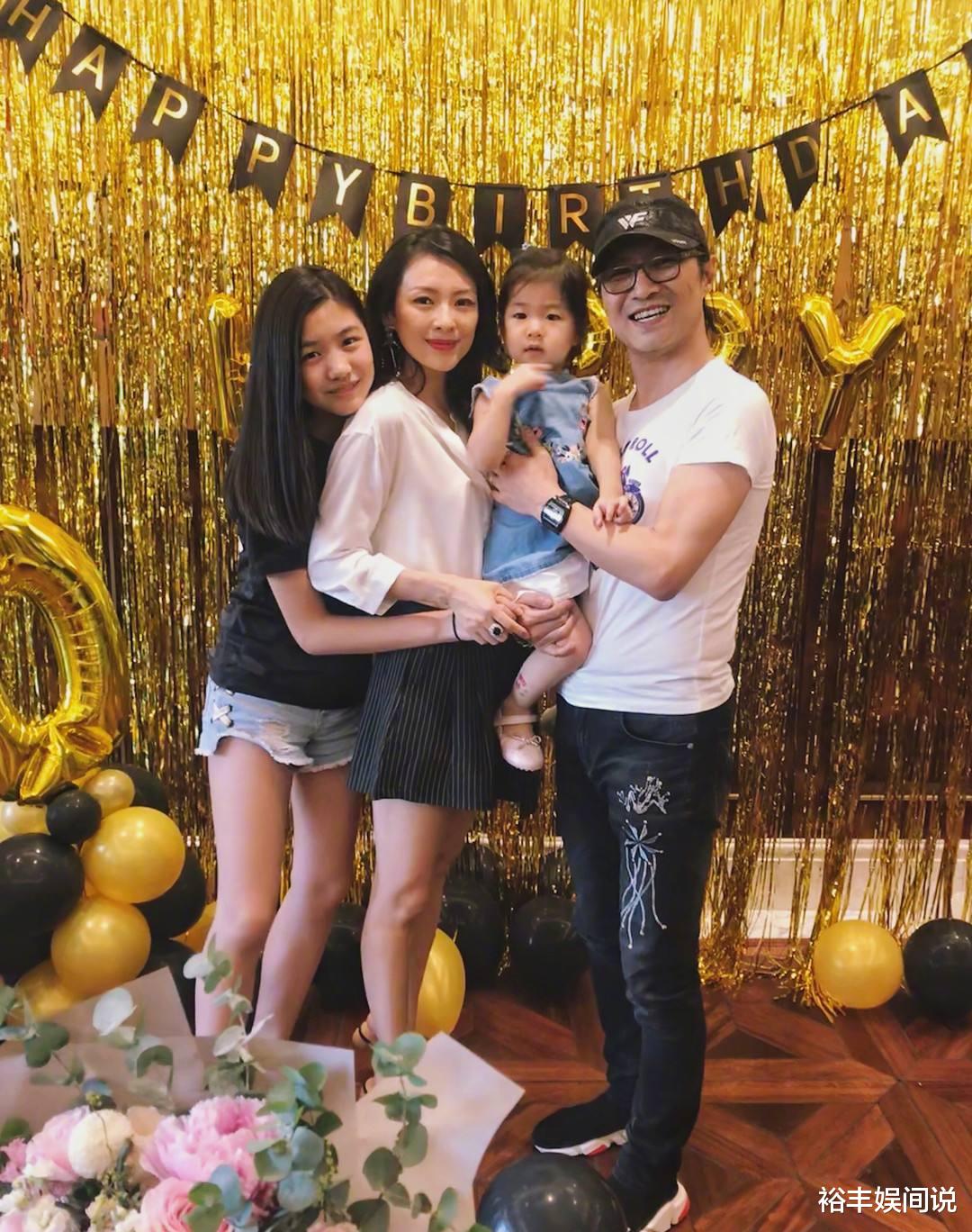 【汪峰】汪峰陪伴女儿弹奏钢琴！却不断打扰醒醒，醒醒生气时超萌超可爱