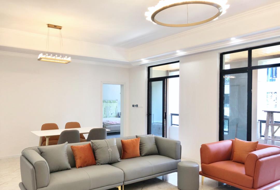 |新房通风7个月,全屋终于布置家具,电视墙贴金属线条非常满意!