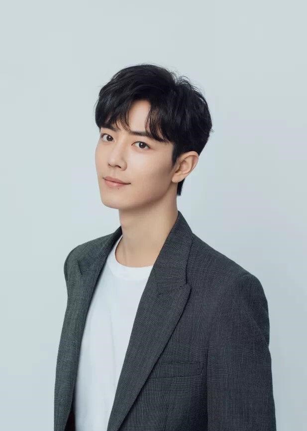 「肖战」肖战同时登上两大主流媒体，网友的评论却截然不同