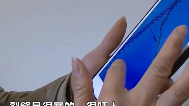 交房才2年就开裂？地基下沉可伸入2个手掌，开发商：不碍事！