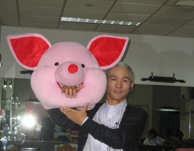 破产|曾是上过春晚的上亿富豪，破产后一夜白头，今靠卖包子扭转人生