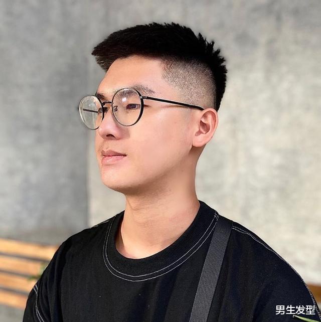 发型|男生秋季发型别乱剪,这4款造型干净利落,谁剪谁帅气