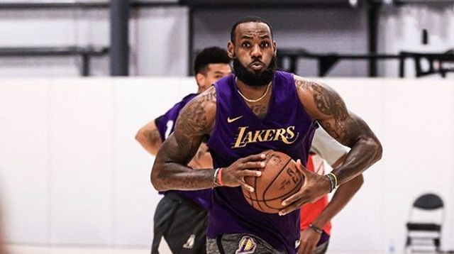 开拓者队|湖人备战开拓者！詹姆斯狂练三分朗多将回归，浓眉强调对手今非昔比