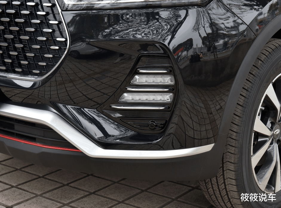 奇瑞瑞虎：奇瑞终于憋出“王炸”！内饰堪比宝马X1，国六+四轮独悬，7.99万