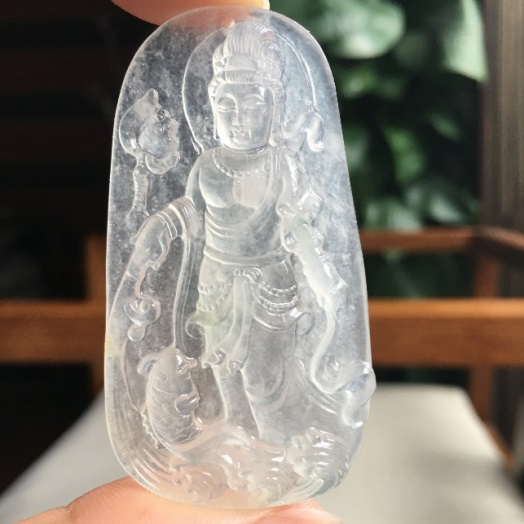 冰种翡翠|我买的冰种翡翠观音比玻璃种翡翠的还贵，这是怎么了