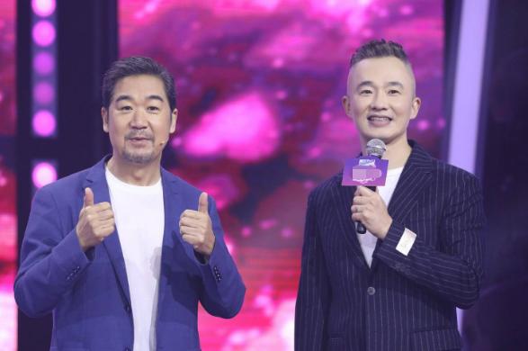 「」主持人程雷上海豪宅曝光，装修好似酒店大堂，电梯直接入户超豪华