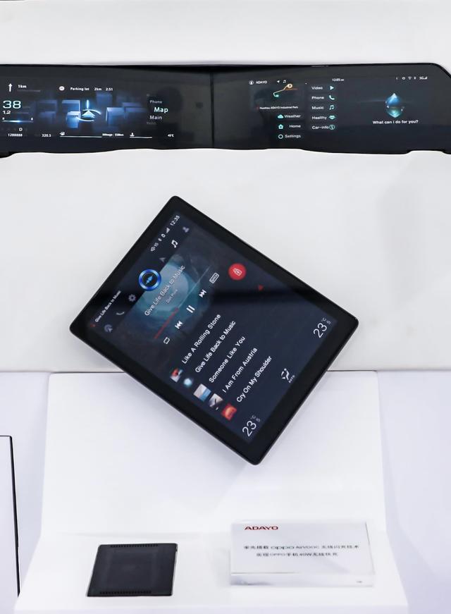 OPPO|无线闪充只能家里用?OPPO和华阳已经把它带到车上了