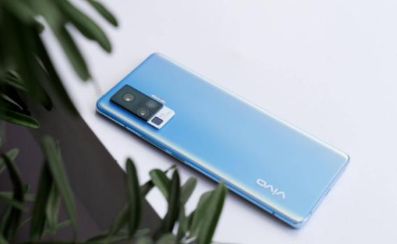 vivo|又一台旗舰正掏空用户钱包，后置四摄+6.56寸屏，体验很贴心