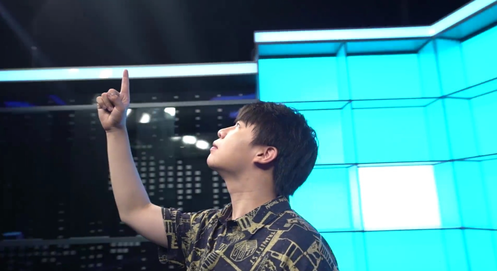 kpl|KPL解说专业水平受质疑,游戏理解不到位全程尬吹,决赛念诗太尴尬